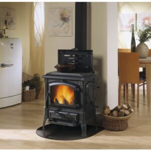 Poêle cheminée Nordica Extraflame Isetta avec plaque de cuisson en fonte noire 7,7 kW